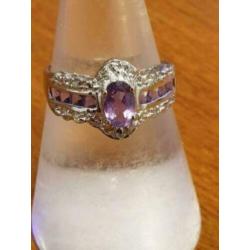Mooie witgouden ring met Amethisten en 0.12 carat Diamant.