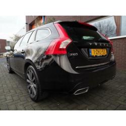 Volvo V60 2.4 D6 AWD Plug-In Hybrid Summum € 13.940,00