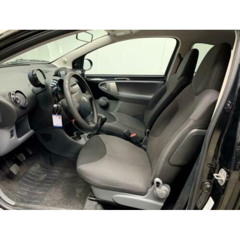 Toyota Aygo 1.0-12V Dynamic Navigator NAVI-AIRCO-LMV-PRIVATE