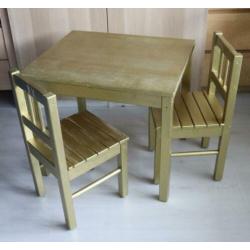 Houten kindertafel met twee stoeltjes - Ikea MOET WEG!!