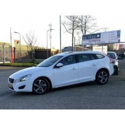 Volvo V60 2.4 D5 Summum *Xenon*Leder*Schuifdak*205 PK*
