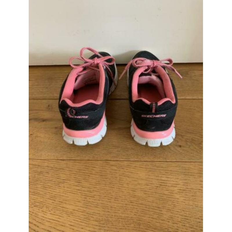 Skechers schoenen maat 35 meisje zwart roze