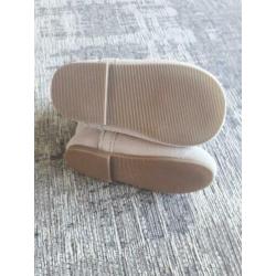 Baby GAP maat 6 tot 12 mnd nog Nieuw!