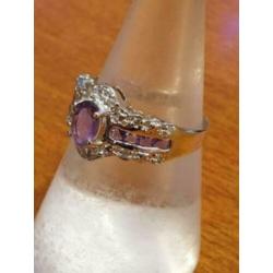 Mooie witgouden ring met Amethisten en 0.12 carat Diamant.