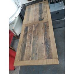 Industriële eettafel