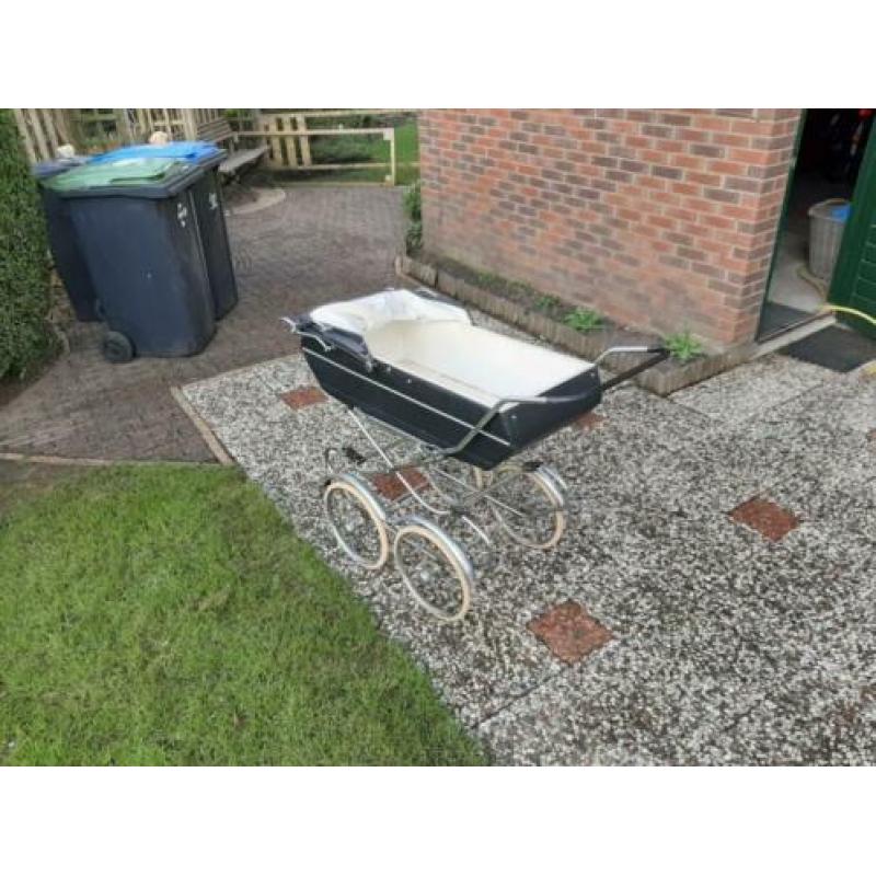 Kinder-en Wandelwagen 60-er jaren met veel chroom