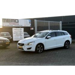 Volvo V60 2.4 D5 Summum *Xenon*Leder*Schuifdak*205 PK*