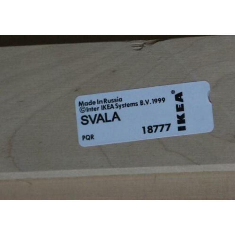 Houten kindertafel met twee stoeltjes - Ikea MOET WEG!!