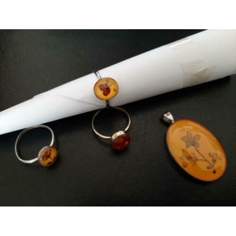 zilveren ringen en ketting hanger zie foto's