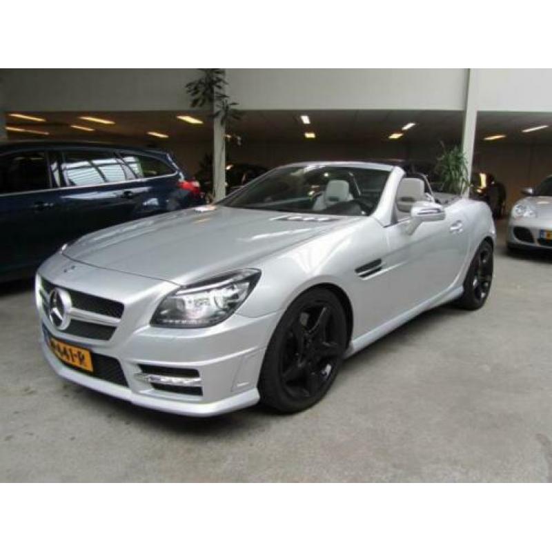 Mercedes SLK 350 AMG ALLE DENKBARE LUXE OPTIES.
