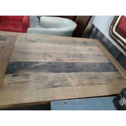 Industriële eettafel