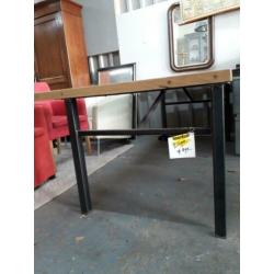 Industriële eettafel
