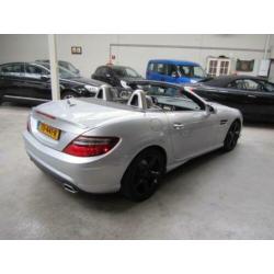 Mercedes SLK 350 AMG ALLE DENKBARE LUXE OPTIES.
