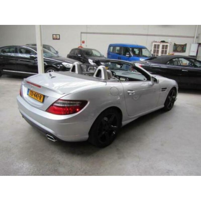 Mercedes SLK 350 AMG ALLE DENKBARE LUXE OPTIES.