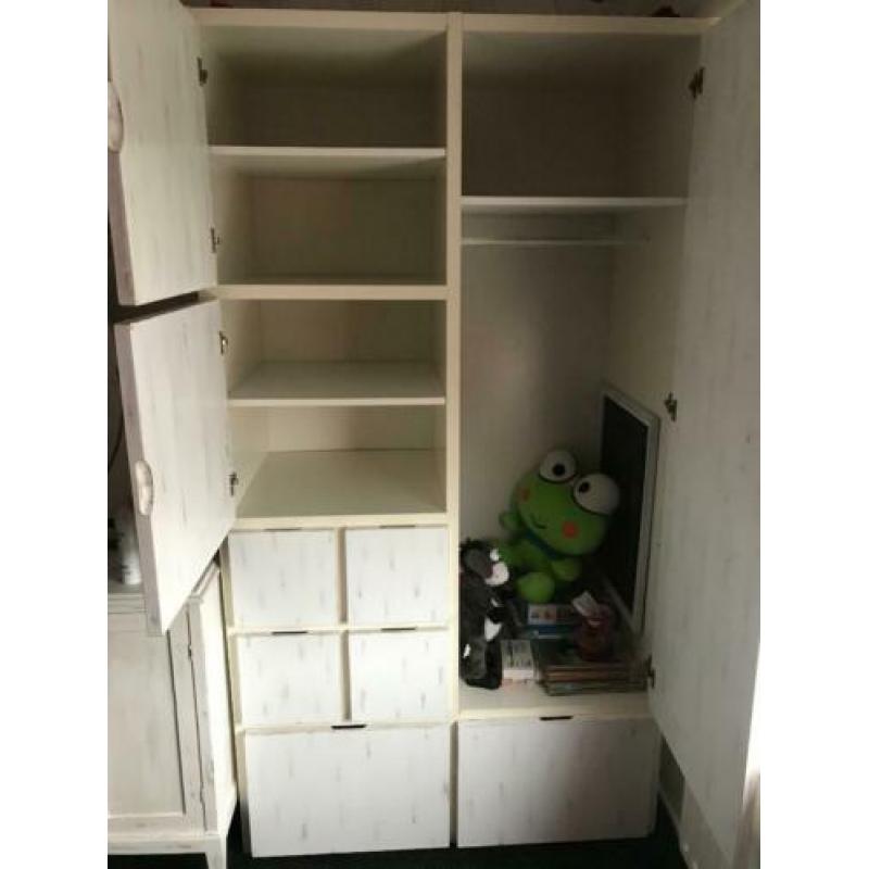 kledingkast garderobe White Wash kleur veel hang opberg ruim