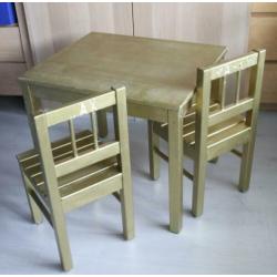 Houten kindertafel met twee stoeltjes - Ikea MOET WEG!!