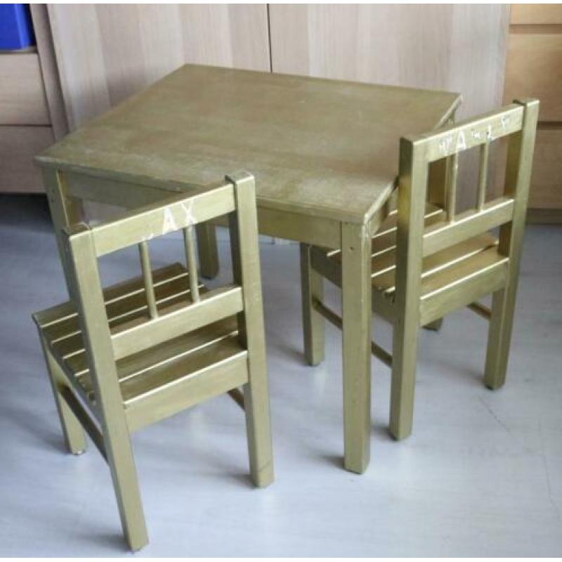 Houten kindertafel met twee stoeltjes - Ikea MOET WEG!!