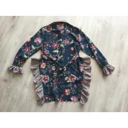 Gekleurde blouse met ruffles - maat M