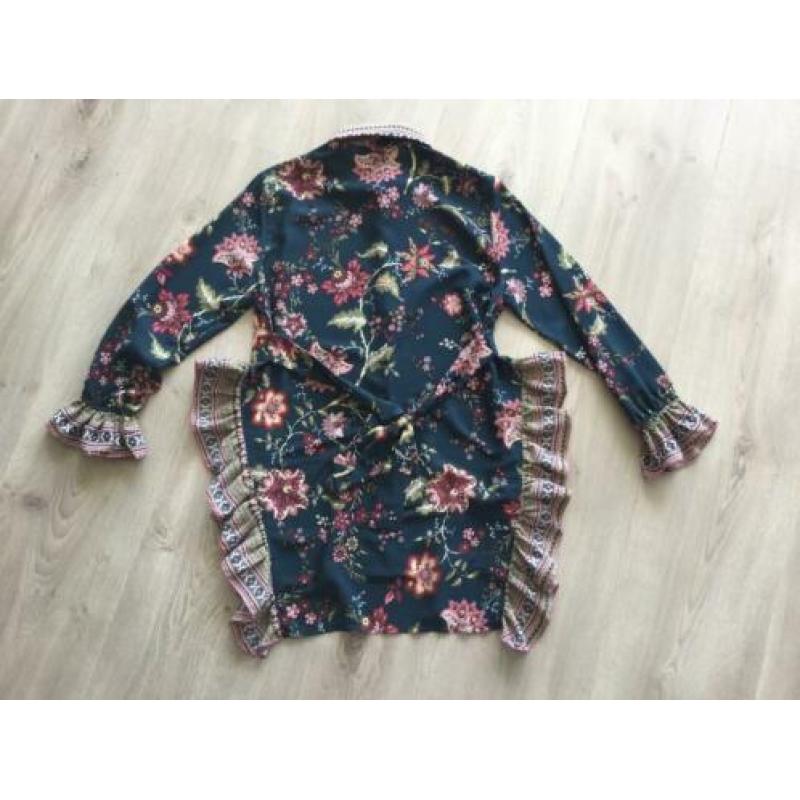 Gekleurde blouse met ruffles - maat M