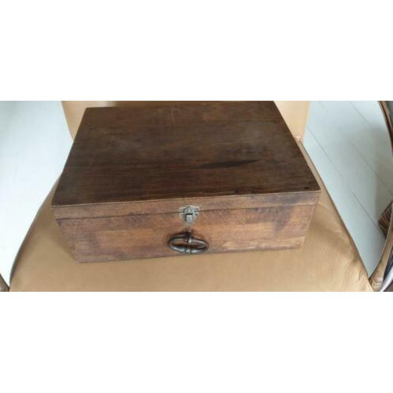 Oud Franse eiken houten kistje 37 bij 27 cm