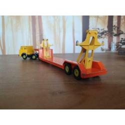 Siku V288 Hanomag Henschel Geel met dieplader 1:55