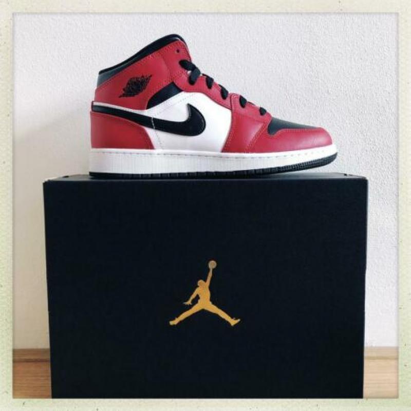 Air Jordan 1 mid Chicago toe EU 40 / US 7Y / UK 6