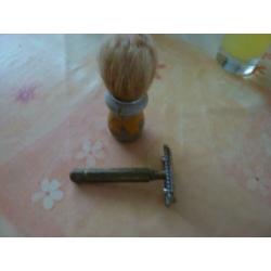 antiek scheermes en borstel