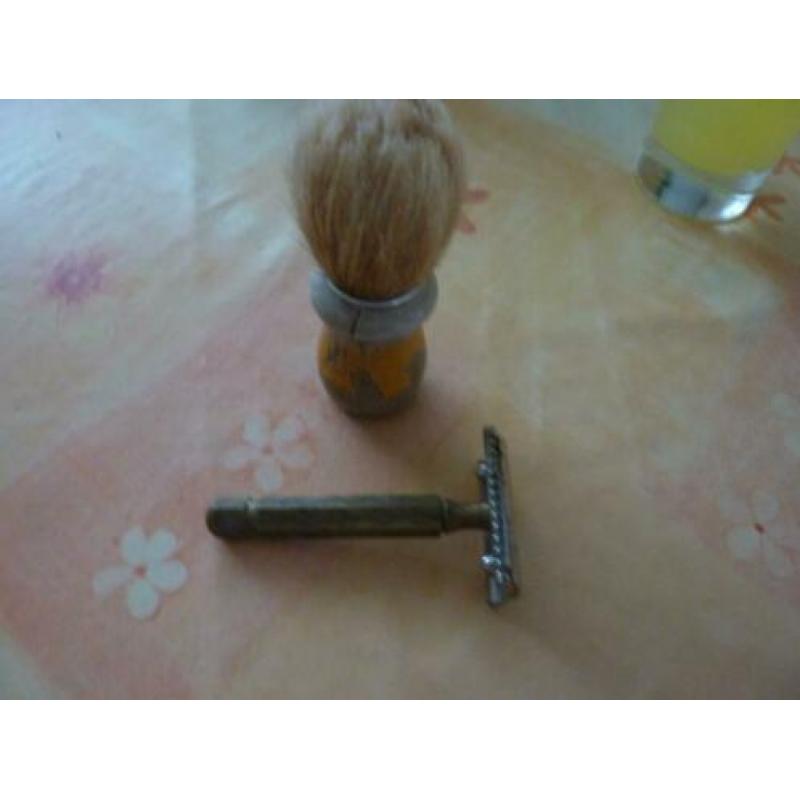 antiek scheermes en borstel