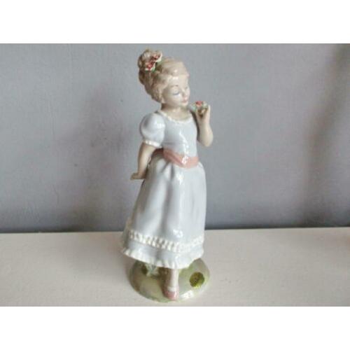 Porselein jugendstil biedemeier vrouw met bloemen Casades