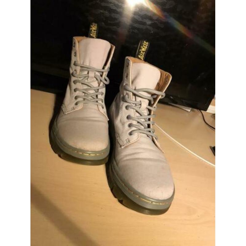 Dr. Martens 38