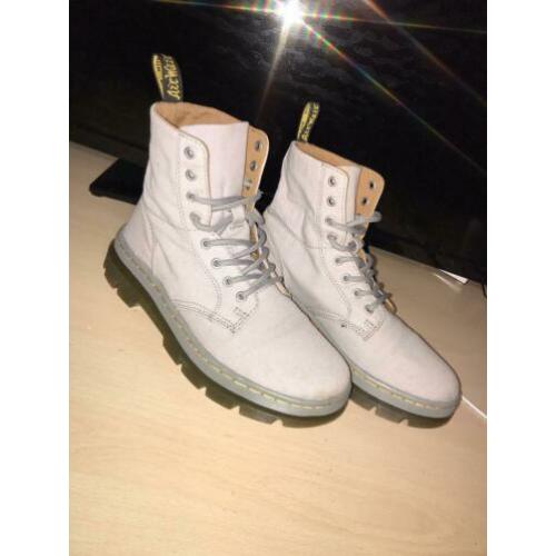 Dr. Martens 38