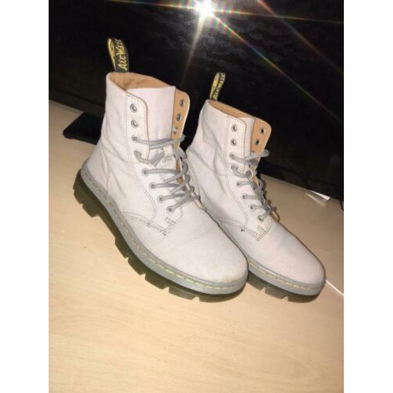 Dr. Martens 38