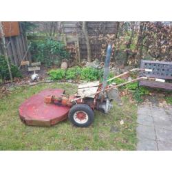 Tuintrekker met cirkel maaier