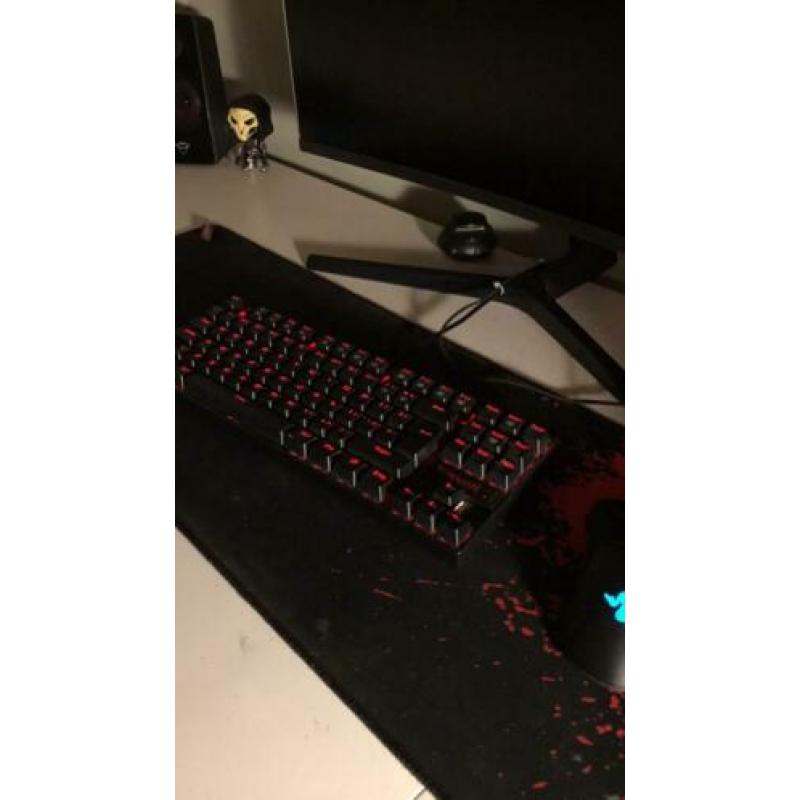 Redragon k552 gaming toetsenbord (mechanisch) met muismat