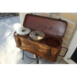 Duitse kist 10,5cm LFH 18 Einheitsfarbe gelb met binnenrek