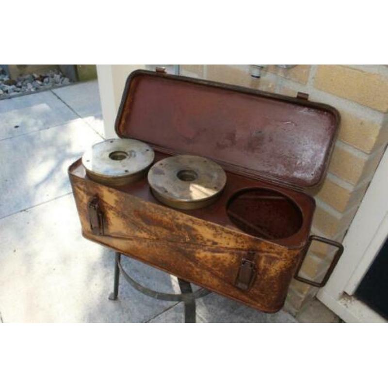 Duitse kist 10,5cm LFH 18 Einheitsfarbe gelb met binnenrek