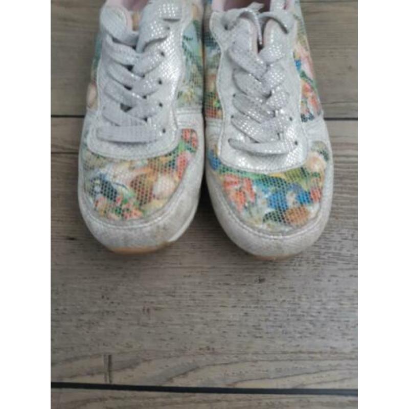 Super gave meisjes sneakers maat 31 ( nieuwstaat)
