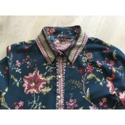 Gekleurde blouse met ruffles - maat M