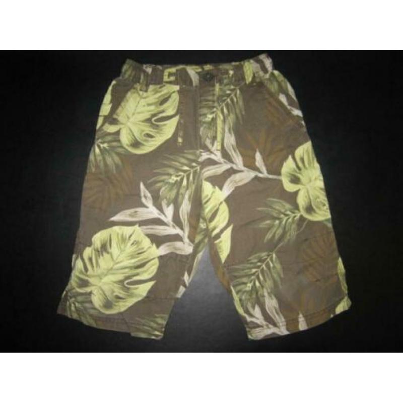 Super gave blader print H&M short maat 122.