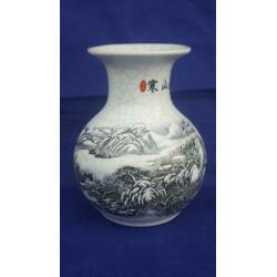 Chinees porselein vaas met landschapsdecor