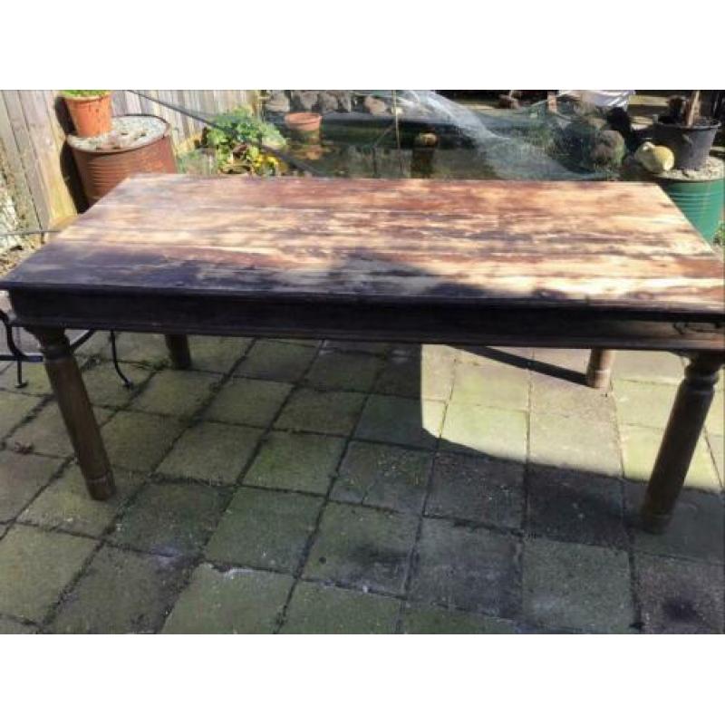 Robuuste spaanse eettafel