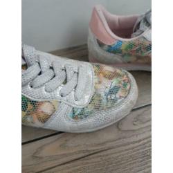 Super gave meisjes sneakers maat 31 ( nieuwstaat)