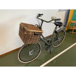 Cortina dames stadfiets met rieten mand!