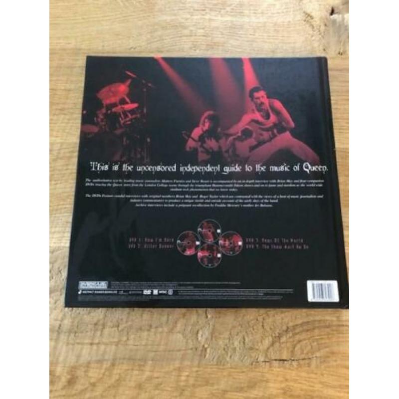 Queen - One Vision. 4 DVD's en Boek-Set. Nieuwstaat.