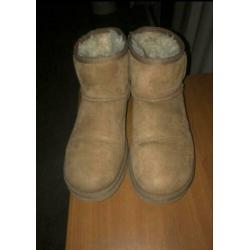 Zgan Uggs maat 39
