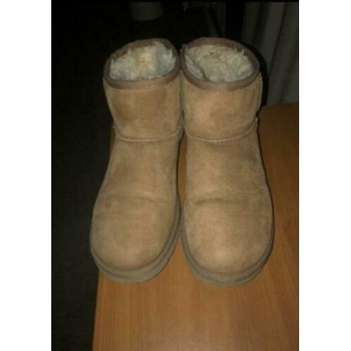 Zgan Uggs maat 39