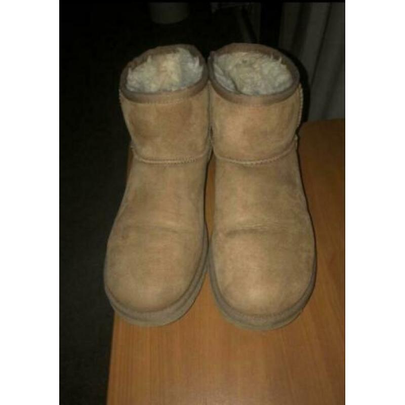 Zgan Uggs maat 39