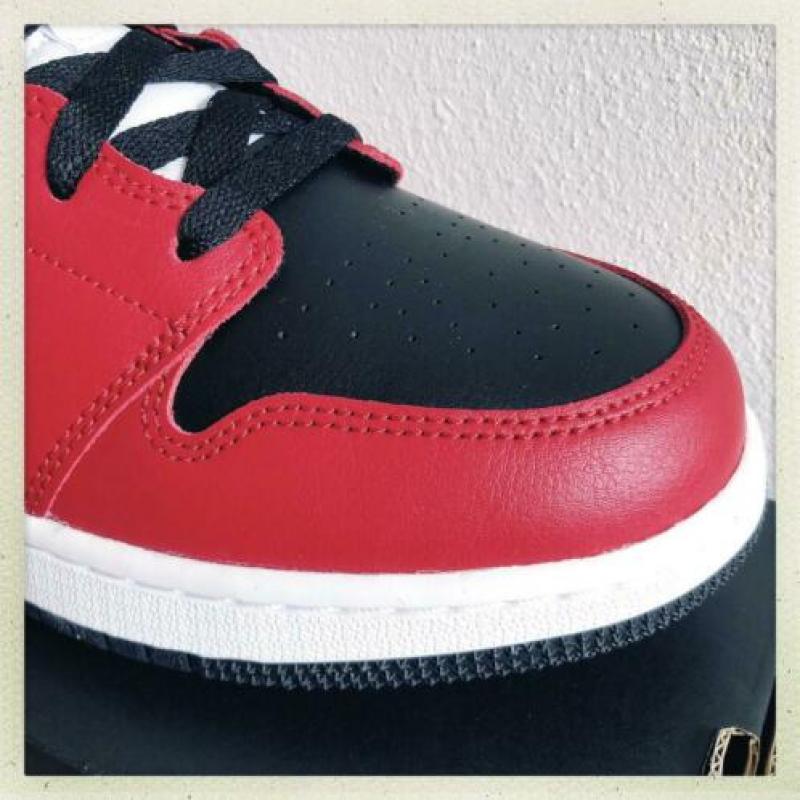 Air Jordan 1 mid Chicago toe EU 40 / US 7Y / UK 6