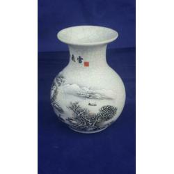 Chinees porselein vaas met landschapsdecor