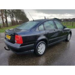 Volkswagen Passat 1.6 MET A.P.K. ( INRUILKOOPJE) !